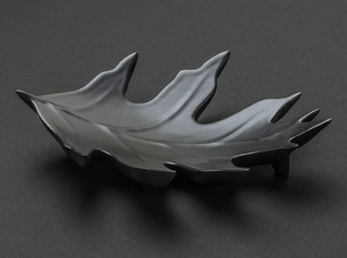 OAK LEAF DISH 3d printed Matte Black Porcelain