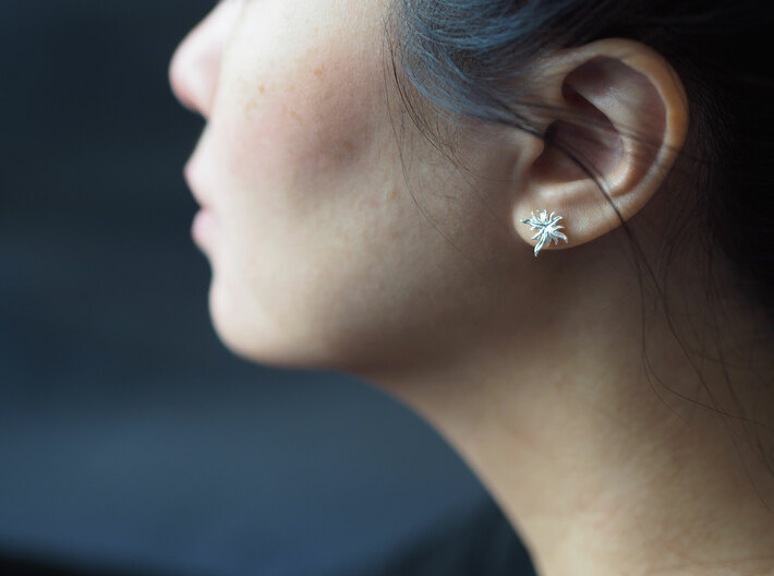 Delphinium Leaf Stud Earring 3d printed 
