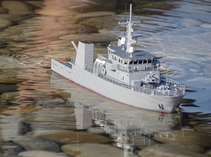 HMCS Kingston, Details 2 of 2 (1:200, RC) 3d printed on the water