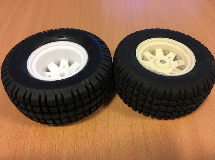 SRB Rear Wheel (with holes) Ranger Brat 3d printed printed (left) original (right)