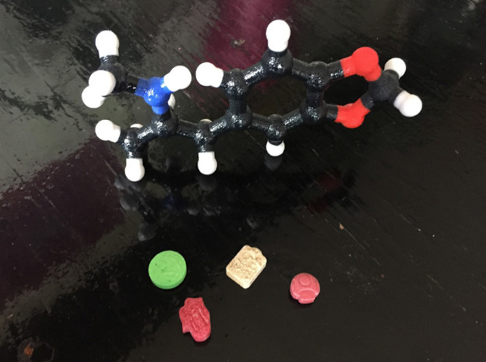 XTC / MDMA / Ecstasy Molecule Model. 3 Sizes. 3d printed XTC / MDMA / Ecstasy Molecule 1:10, Coated Full Color. Photo with some actual pills (Thanks Chris!).