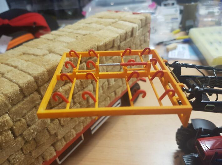 Square bale clamp 1/32 3d printed 