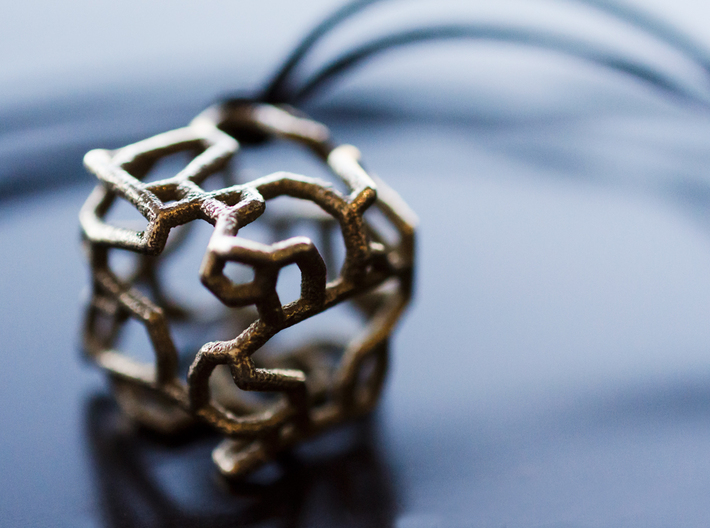 Stylized cube with an organic design 3d printed