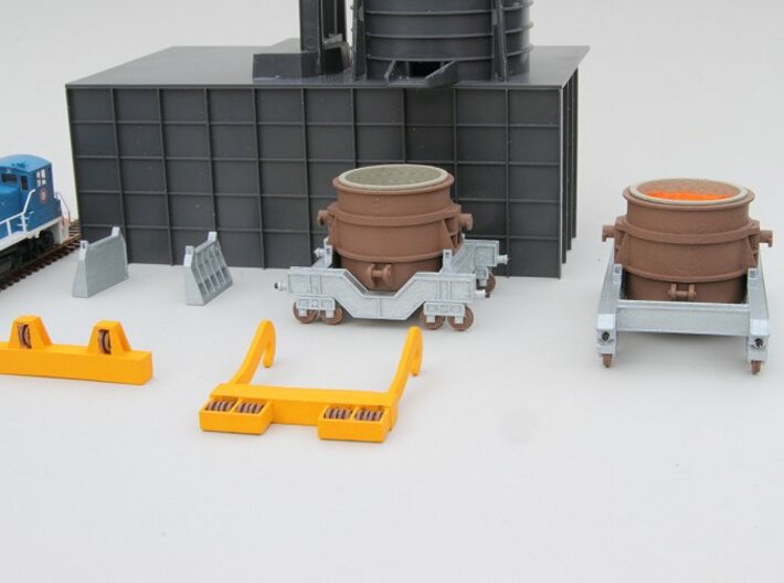 N-scale 250 ton Teeming Ladle, empty 3d printed Family portrait of the 250 ton ladle series. Walthers Cornerstone Electric Furnace and switcher shown for size reference.