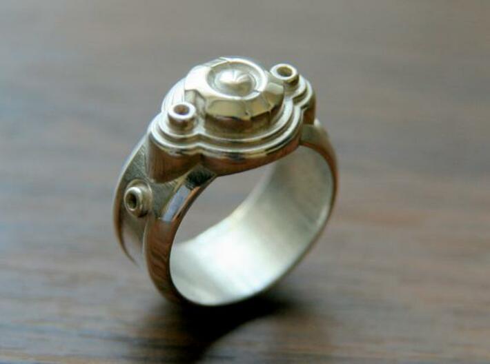 Space Ship Ring 3d printed This material is Polished Silver