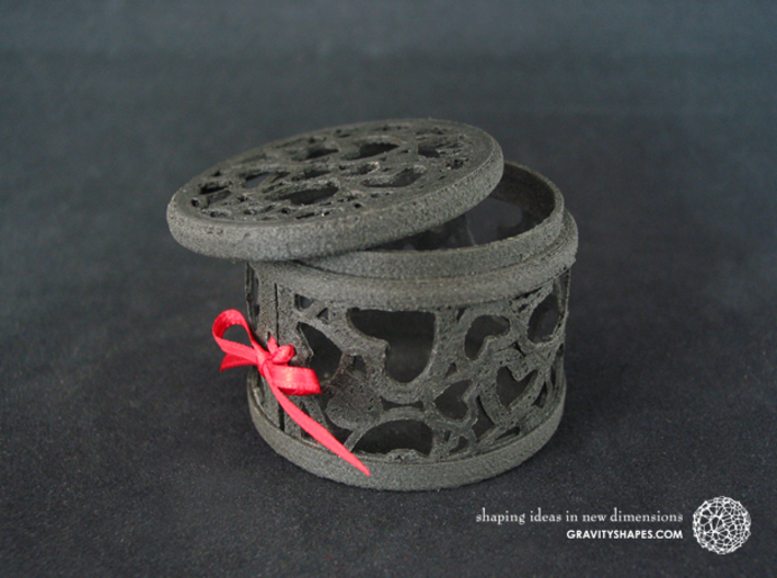 Gift Box No. 116 with Hearts (filigree, short) 3d printed The photo shows an own print (FDM print) made of black wood incl. decorative lacing.