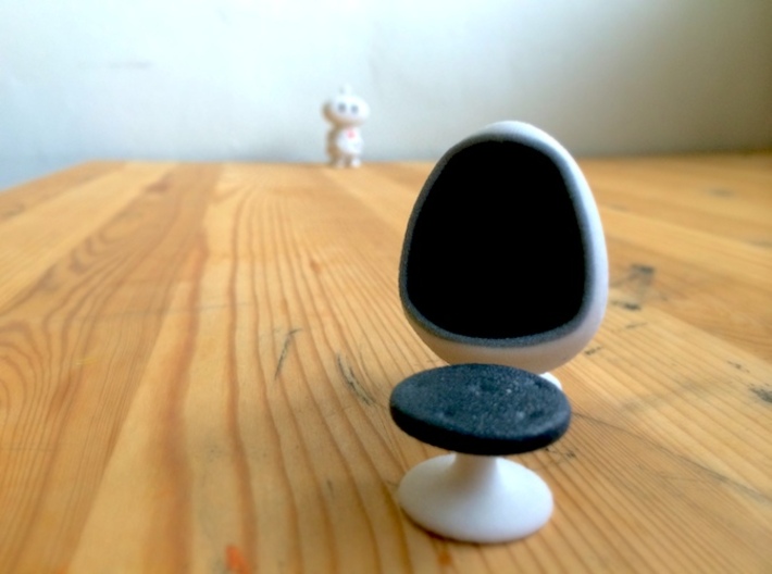 Egg Chair Dome: Men in Black (1:24 Scale) 3d printed Funky outside, comfy inside