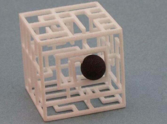 Zig Zag Zog 555 3d printed Ball in Entrance