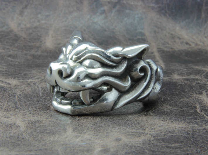 Fu Dog (Komainu) &quot;a&quot; Ring 3d printed This material is Polished Silver , Patinated with bleach