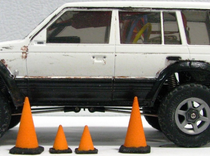 1/35 or 1/32 scale RC cones 3d printed Size reference to Orlandoo Pajero. Cones are the taller ones.