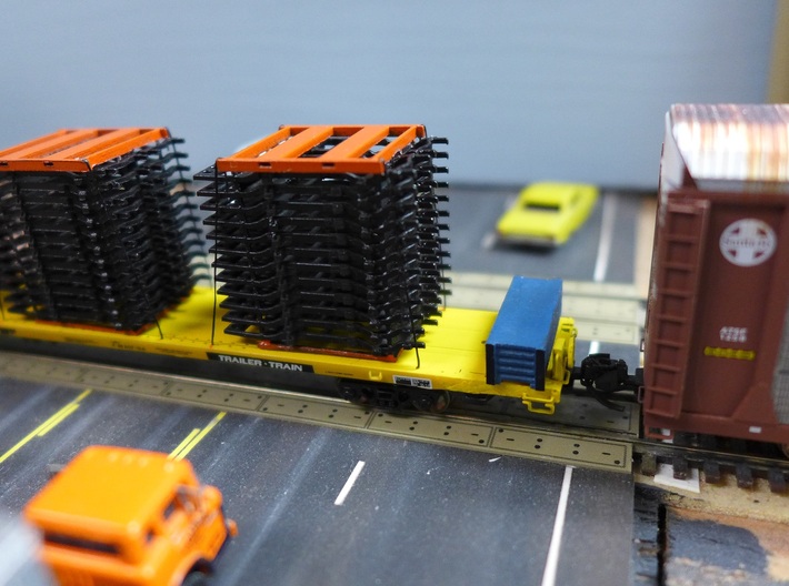 1:160  (Truck Frames) with tool box loads 3d printed 