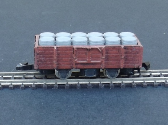Tombereau/Plat Chassis - Nm - 1:160 3d printed chassis under a tombereau body with load of barrels