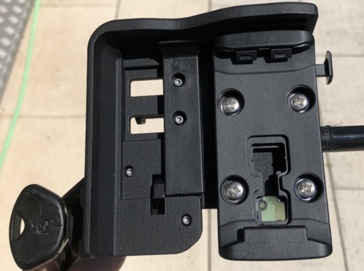 Lockable Garmin 395 Base Plate - BMW Compatible 3d printed Front View