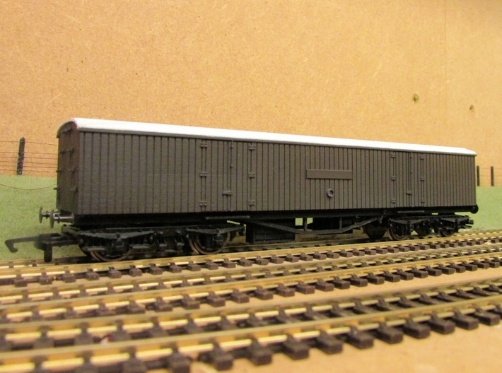 OO GWR Siphon J - Part 2 Body 3d printed This image shows a finished model using Airfix Bogies, buffers, roof and underframe. The last two being available from this site