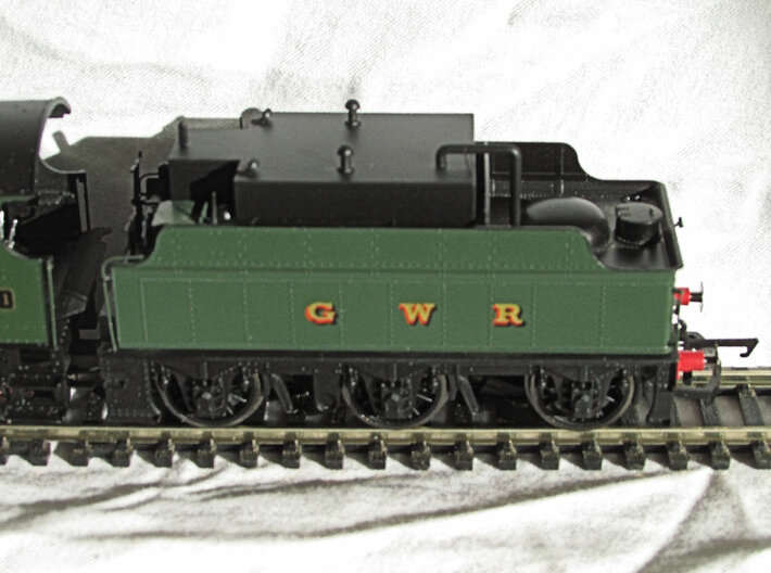 GWR 28XX &amp; 2884 Tank for Oil Burning Tender 3d printed Photograph of oil tank and separately supplied feed pipe fitted to the tender of a Hornby 28XX (loco/tender not supplied)