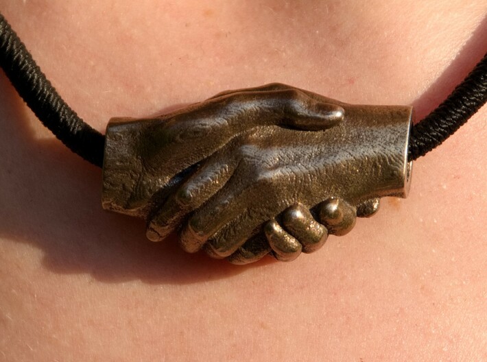 Handshake pendant (3.5 cm, the largest size) 3d printed 