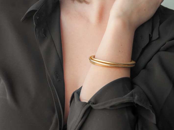 Möbius bracelet 3d printed in polished gold steel