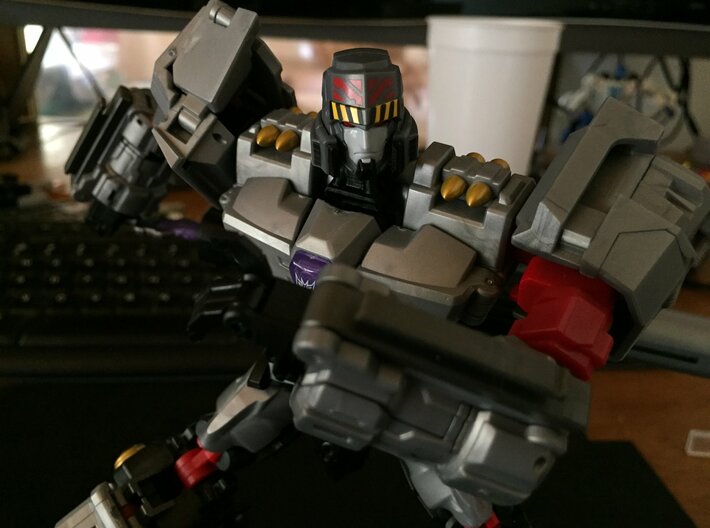 Head adapter for Maketoys Megatron 3d printed 