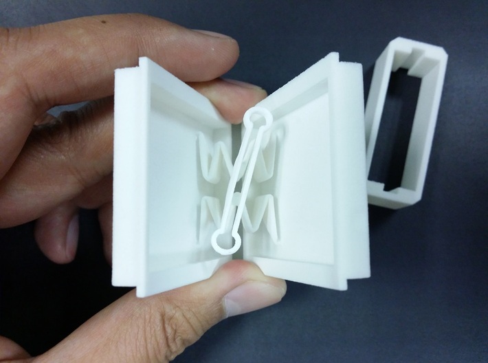 Ultra Slim Ring Box with Spinning Ring Feature 3d printed Ring holder can accommodate a band width of about 4mm.