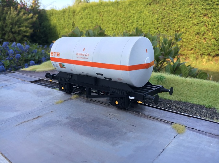 TTA Co2 tank wagon 7mm 3d printed Photo shows wagon chassis with additional parts added.