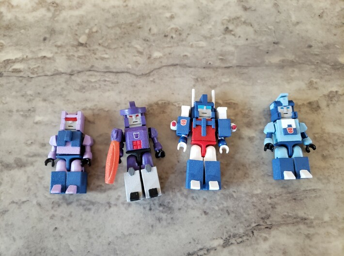 Heads for Blurr,Magnus Kreons (Set 2 of 2) 3d printed Example of how heads, vests, legs are added to Kreons