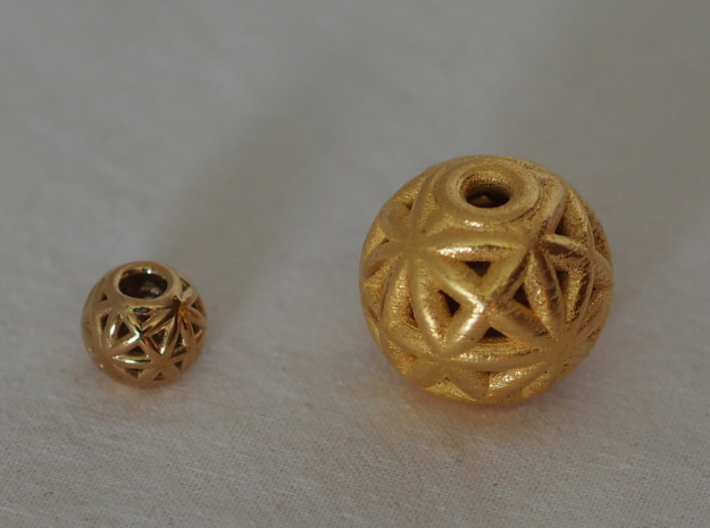 torus_pearl_type4_ultrathin 3d printed Polished Brass is Small and Polished Gold Steel is Medium.
