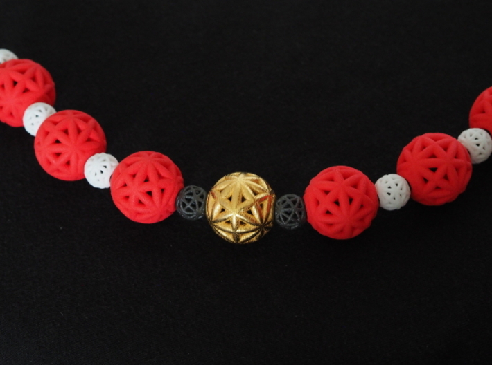 torus_pearl_type6_ultrathin 3d printed Dark Gray PA12 Glass Beads, White Natural Versatile Plastic, Red Processed Versatile Plastic and Polished Gold Steel