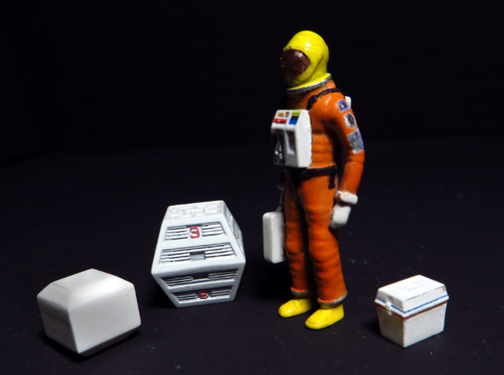 SPACE 2999 1/48 ASTRONAUT TWO SET 3d printed One of the astronauts and some modules already painted.