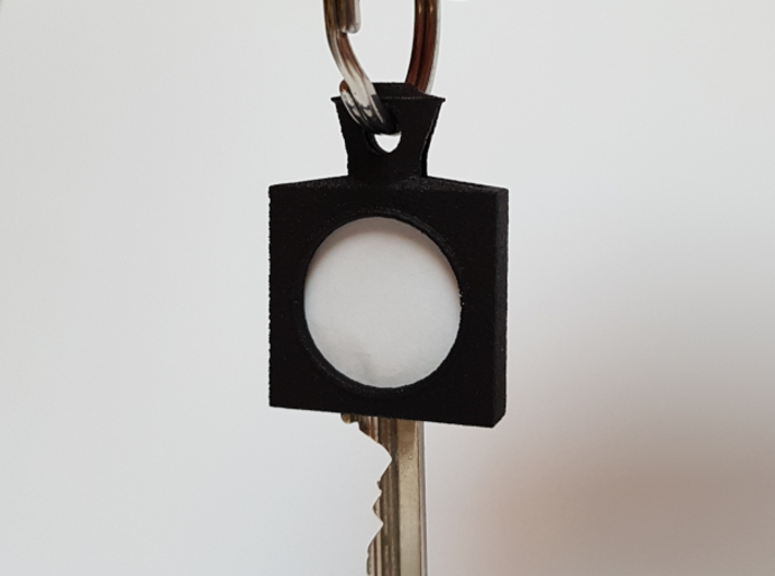 Weichenlaternenschluesselkappe_Wn2_Gegenrichtung 3d printed mit Schlüssel und weißem Papier an Schlüsselring