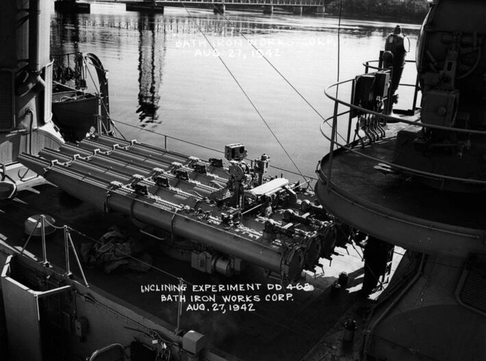 1/64 Quintuple Torpedo Mount for USN Destroyers 3d printed 