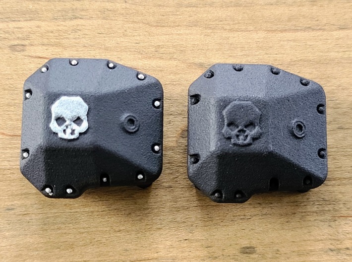 SCX10 III AR45P Ballistic Fabrications Diff Cover 3d printed Left Diff cover with silver paint pen, Right shown as printed