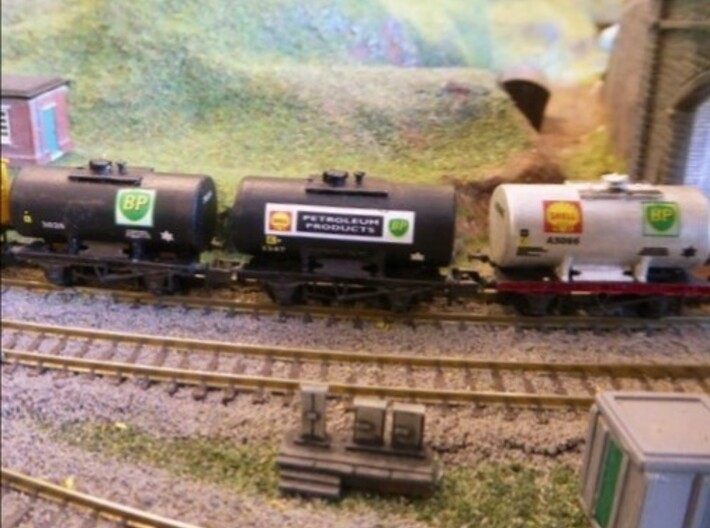 2x N Gauge 14T/20T Anchor Mounted Tanks 3d printed Two N Gauge 20T Class B and a 1 4T Class A tanks by MiltonRail@ngaugeforum.co.uk. Decals from Robbie's Rolling Stock. 