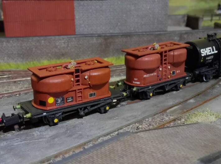 2x N Gauge 20T Prestwin Silos 3d printed Diagram 277 (left) on a Parkside 12' wheelbase and Diagram 274 (right) on a Peco 10' wheelbase chassis.