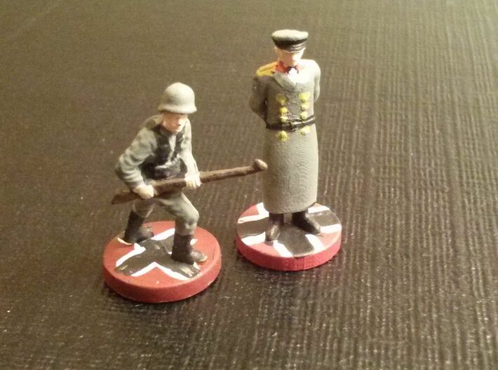 Global Set (no base) 3d printed German general. Pieces are sold unpainted.