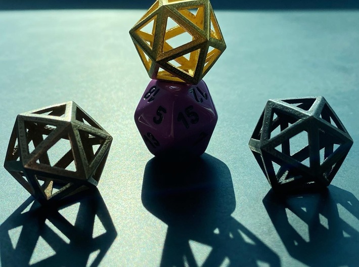 Skeledice 3d printed Skeledice in size large, d20 for scale!