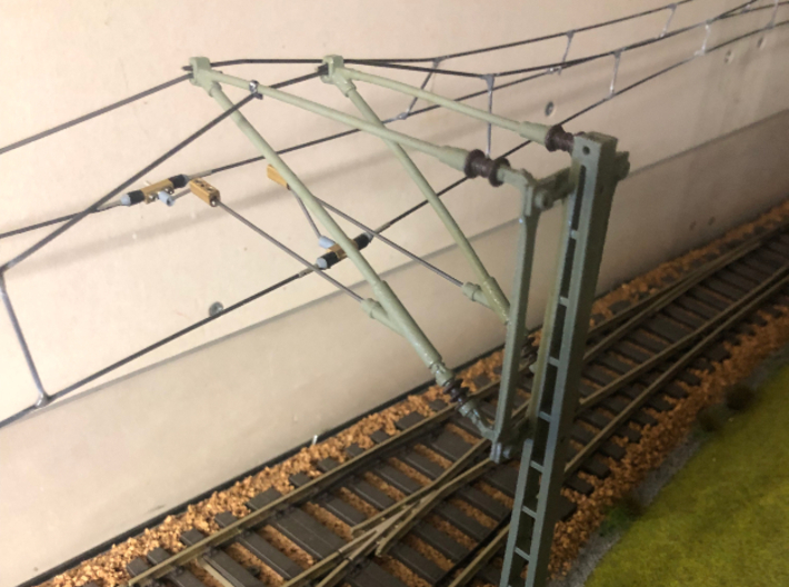 Catenary mast with 2 arms, 95 &amp; 120 mm left (1:32) 3d printed Picture shows a combination of parts in the catenary program!