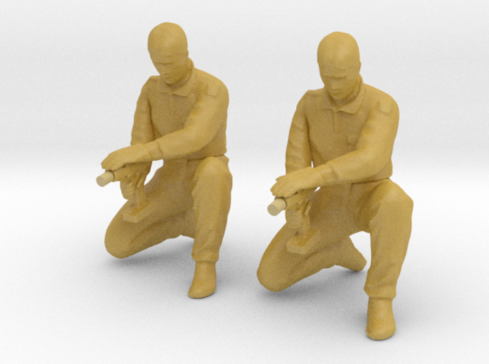 1/43 Kneeling Mechanic with Power Wrench x2 3d printed
