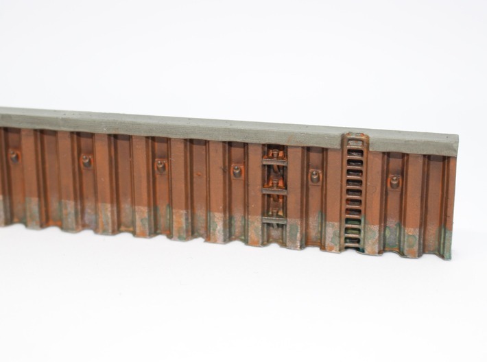 N Quay Wall Sheet Piling H20L142.5 3d printed This model in 25mm height, painted and weathered