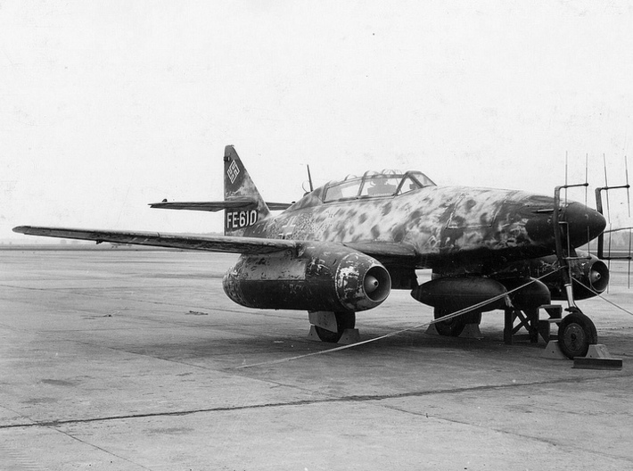 Nameplate Me 262 B-1a/U1 3d printed Messerschmitt Me 262 B-1a/U1.