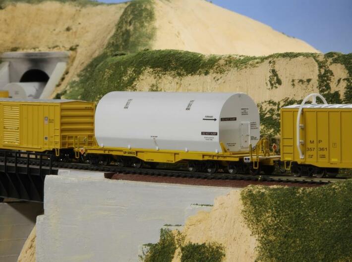 HO 1/87 NASA space shuttle SRB flatcar cover 3d printed Another shot of Len's models.