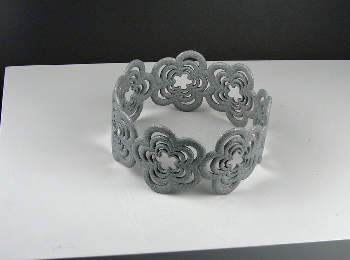 Flower Bracelet (closed) 3d printed 