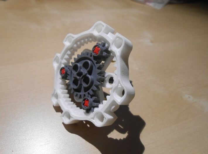 LEGO®-compatible 40-teeth ring gear 3d printed epicyclic gearbox with 3:8 ratio