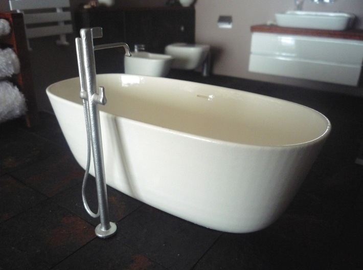 Freestanding bathtub with tap, 1:12 3d printed 1:12 Mini bathroom by Alice