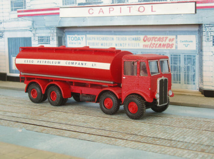 1:43 AEC Mammoth Major Mk1 Cab & 8Whl Chassis 3d printed Elliptical fuel tank body fitted.