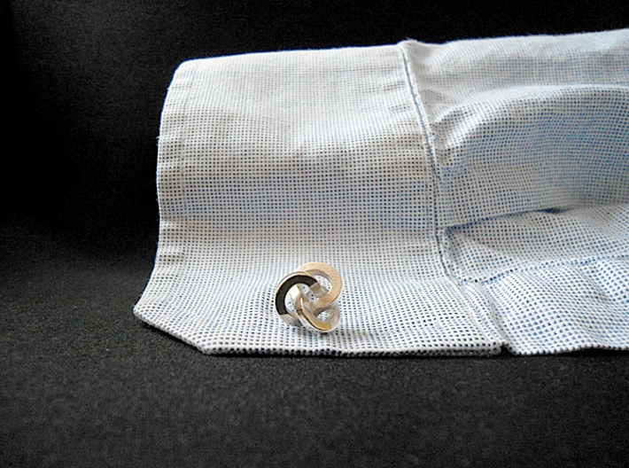 Trefoil Cufflinks 3d printed Use (Front) [Polished Silver]