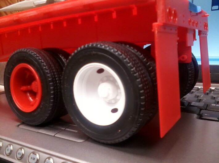 1:16 Bud 2 Hole Truck & Trailer 3d printed 